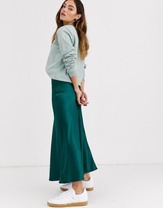 Темно-зеленая атласная юбка миди Monki