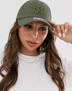 Кепка цвета хаки с логотипом NY в тон New Era 9Forty