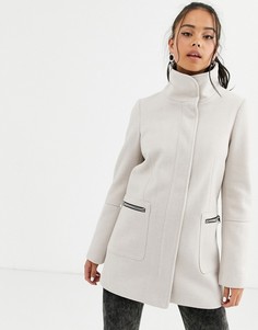 Строгое пальто с высоким воротом Bershka