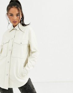 Светло-бежевая куртка из искусственной кожи с карманами Bershka