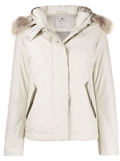 Woolrich куртка-пуховик с отделкой из искусственного меха