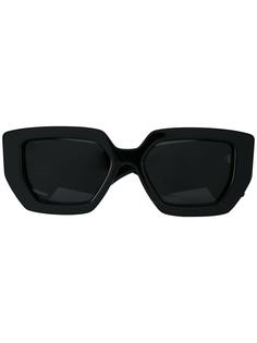 Gucci Eyewear солнцезащитные очки в массивной оправе кошачий глаз