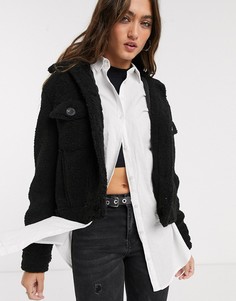 Черная флисовая куртка с пуговицами Bershka