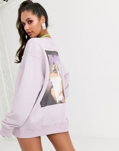 Лавандовый свитшот с принтом журнала "Playboy" на спине Missguided