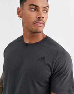 Серая футболка adidas performance