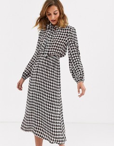 Платье миди в гусиную лапку с завязкой River Island