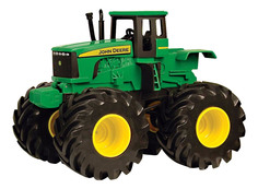 Трактор Tomy John Deere с большими колесами, вибрацией и звуком