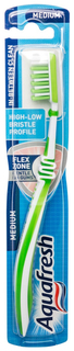 Зубная щетка Aquafresh In-Between Clean средняя