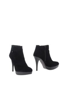 Полусапоги и высокие ботинки Stuart Weitzman