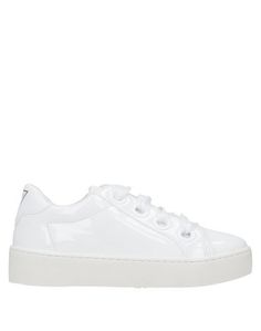 Низкие кеды и кроссовки Guess