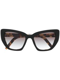 Prada Eyewear солнцезащитные очки в массивной оправе черепаховой расцветки