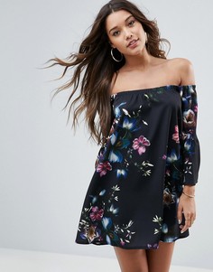 Платье с открытыми плечами, рукавами клеш и цветочным принтом ASOS-Мульти