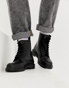 Черные ботинки с 8 парами люверсов Dr Martens 1460-Черный