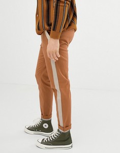 Светло-коричневые зауженные брюки с лентой по бокам ASOS DESIGN-Бежевый