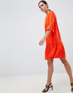 Платье мини с расклешенными рукавами и оборками Y.A.S-Оранжевый