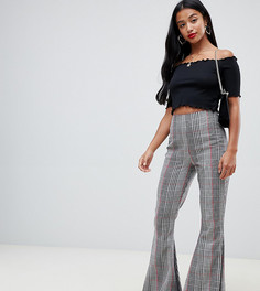 Расклешенные брюки в клетку ASOS DESIGN Petite-Мульти