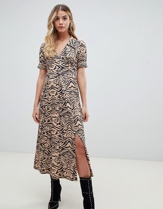 Чайное платье миди в рубчик со звериным принтом ASOS DESIGN-Мульти