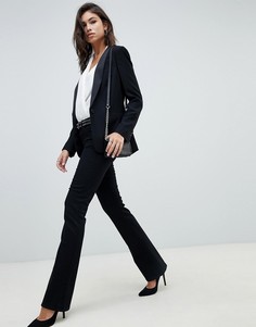 Джинсы с классической талией и легким клешем J Brand Selena 32-Черный