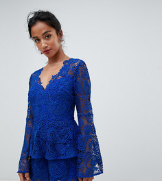 Кружевной ромпер с ярусными оборками и расклешенными рукавами ASOS DESIGN Petite-Мульти