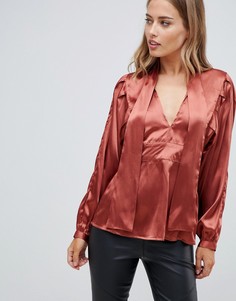 Атласный лонгслив с глубоким вырезом и бантом ASOS DESIGN-Коричневый