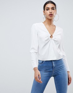 Лонгслив с кольцом и разрезом спереди ASOS DESIGN-Белый