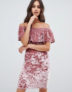 Бархатное облегающее платье с открытыми плечами и оборкой Girls on Film-Розовый