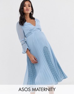 Плиссированное платье миди с глубоким вырезом и кружевной вставкой ASOS DESIGN Maternity-Синий