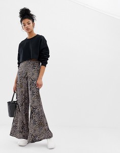 Широкие брюки с абстрактным звериным принтом ASOS DESIGN-Мульти