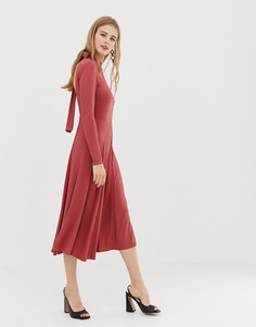Приталенное платье миди в рубчик с открытой спиной ASOS DESIGN-Розовый