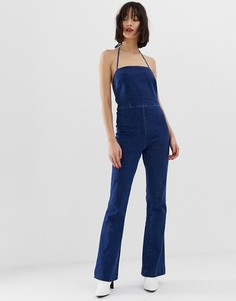 Синий джинсовый комбинезон с расклешенными штанинами ASOS DESIGN