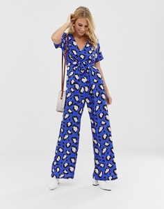 Комбинезон со звериным принтом, V-образным вырезом и поясом ASOS DESIGN-Мульти