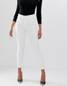 Моделирующие джинсы скинни с рваной отделкой Spanx-Белый
