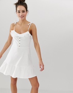 Сарафан мини с пуговицами и баской ASOS DESIGN-Белый