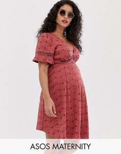Чайное платье с вышивкой ришелье и отделкой ASOS DESIGN Maternity-Розовый