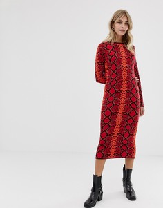 Платье миди из тонкого трикотажа со змеиным узором ASOS DESIGN-Красный