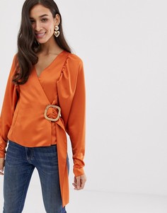Атласный топ с длинными рукавами, запахом и пряжкой ASOS DESIGN-Красный