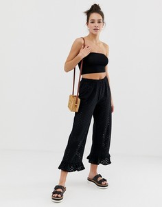 Брюки с вышивкой ришелье и оборками ASOS DESIGN-Черный