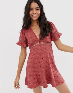 Чайное платье с вышивкой ASOS DESIGN-Розовый