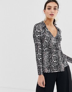 Блузка со змеиным принтом, V-образным вырезом и поясом River Island-Розовый