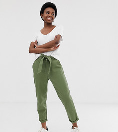 Мягкие выбеленные брюки с поясом ASOS DESIGN Petite-Зеленый