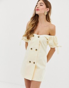Джинсовое двубортое платье мини со спущенными плечами ASOS DESIGN-Желтый