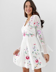 Платье мини с вышивкой и кружевной отделкой ASOS DESIGN-Белый