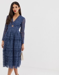 Кружевное платье для выпускного с длинными рукавами и вырезами ASOS DESIGN-Синий
