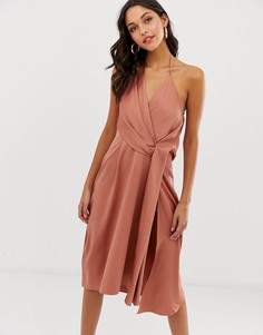 Атласное платье миди с драпировкой ASOS DESIGN-Коричневый