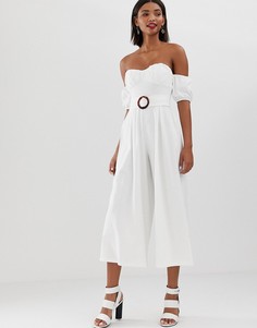 Комбинезон с открытыми плечами, пышными рукавами и пряжкой ASOS DESIGN-Белый
