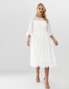 Свободное платье миди с вышивкой ришелье и расклешенными рукавами ASOS DESIGN-Белый