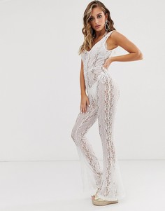 Кружевной пляжный комбинезон с глубоким декольте и брюками-клеш ASOS DESIGN-Белый