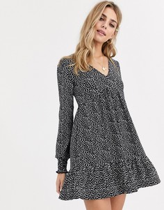 Свободное платье с цветочным принтом и оборками Miss Selfridge-Черный