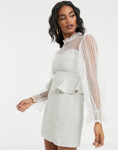 Платье мини из твида кремового цвета с баской и сетчатыми рукавами Missguided-Мульти