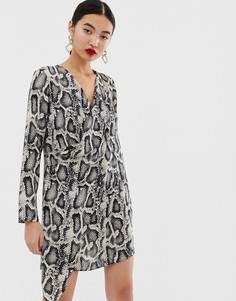 Свободное платье со змеиным принтом River Island-Серый